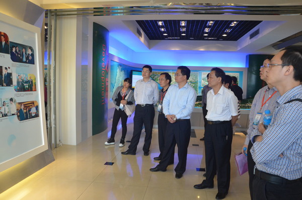 ���н����،��F�t����Ϣ����